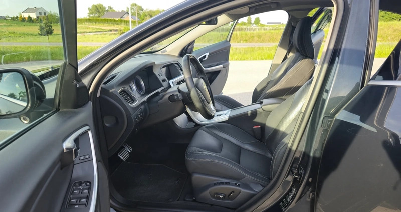 Volvo S60 cena 43900 przebieg: 227000, rok produkcji 2011 z Lublin małe 562